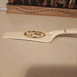 Vintage Currier & Ives (brand unknown) cake / pie server, 9.25 "